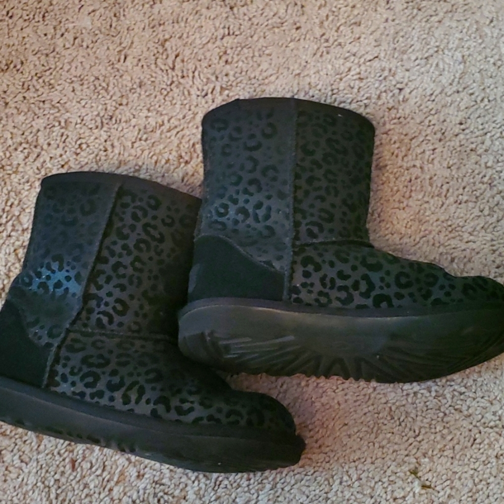 Black Glitter leopard Uggs Girls size1